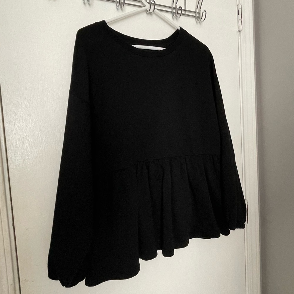 ZARA BLACK SWEATER/SWEATSHIRT COMFY WITH DETAILED WAIST AND SLEEVES- size large